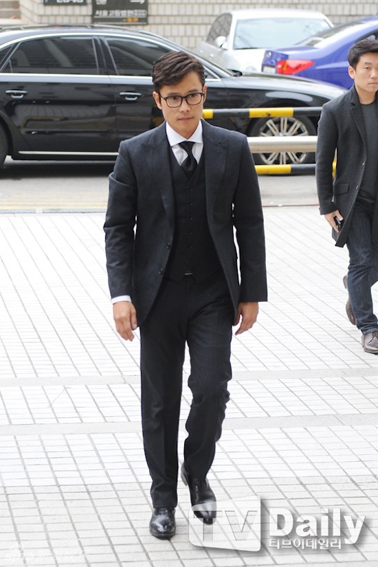 Lee Byung Hun, scandal Lee Byung Hun, Lee Byung Hun ra tòa, Lee Byung Hun ra tòa vụ tống tiền