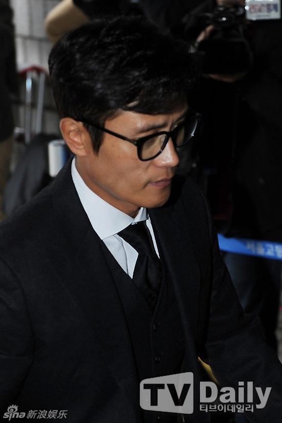 Lee Byung Hun, scandal Lee Byung Hun, Lee Byung Hun ra tòa, Lee Byung Hun ra tòa vụ tống tiền