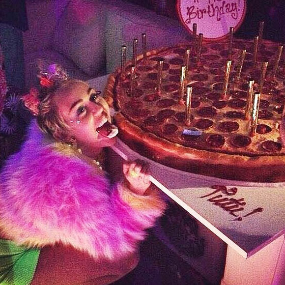 Miley Cyrus,Liam Hemsworth,Patrick Schwarzenegger,Miley đón sinh nhật,sao Hollywood