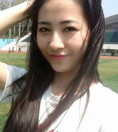 Giáo viên tiểu học xinh đẹp, Giáo viên nữ xinh nhất thành phố Hạ Môn, Tại bối