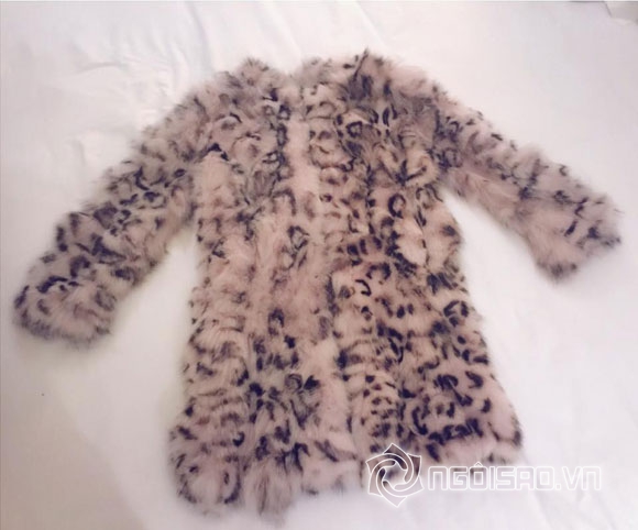 Khánh My khoe áo,Kate Middleton,công nương Anh,sao Việt khoe áo