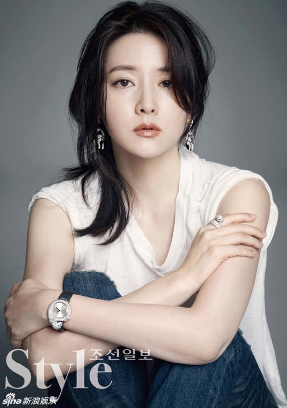 Lee Young Ae trên tạp chí, Lee Young Ae trẻ trung vượt thời gian, Lee Young Ae xinh tươi ở tuổi 43