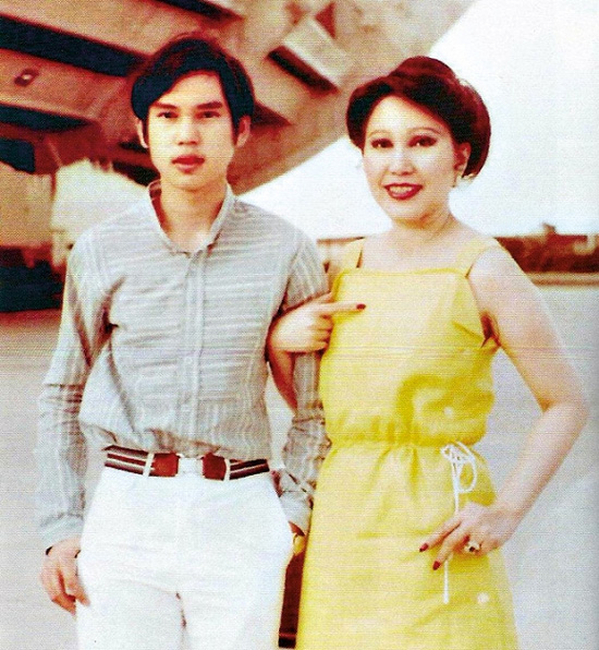 thảm họa thẩm mỹ thái Khun Sumanee Gunakasem, Khun Sumanee Gunakasem mặt biến dạng, thảm họa thẩm mỹ của Sao
