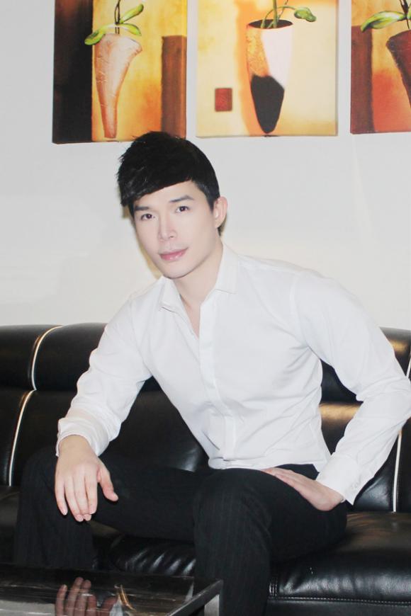sao Việt, Nathan Lee, Nathan Lee đeo nhẫn kim cương, Nathan Lee hát tiếng Anh, Nathan Lee đốn ti khán giả Hàn