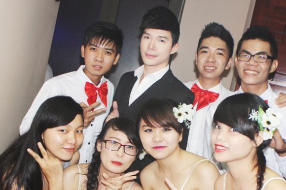 sao Việt, Nathan Lee, Nathan Lee đeo nhẫn kim cương, Nathan Lee hát tiếng Anh, Nathan Lee đốn ti khán giả Hàn