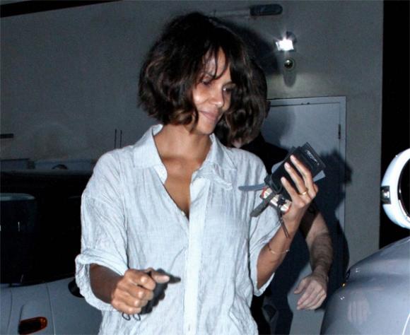 miêu nữ Halle Berry, Halle Berry mặt mộc bơ phờ, nữ diễn viên gợi cảm Halle Berry
