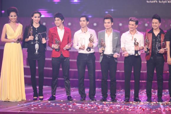  Khắc Việt, Khắc Việt hóa “ông già ăn xin”, Em làm gì tối nay, giải Zing Music Awards 2014