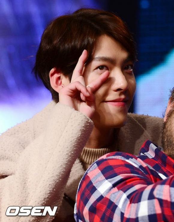 Kim Woo Bin đẹp trai tại sự kiện, Kim Woo Bin gây sốt với người hâm mộ, Kim Woo Bin trên tạp chí
