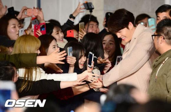 Kim Woo Bin đẹp trai tại sự kiện, Kim Woo Bin gây sốt với người hâm mộ, Kim Woo Bin trên tạp chí
