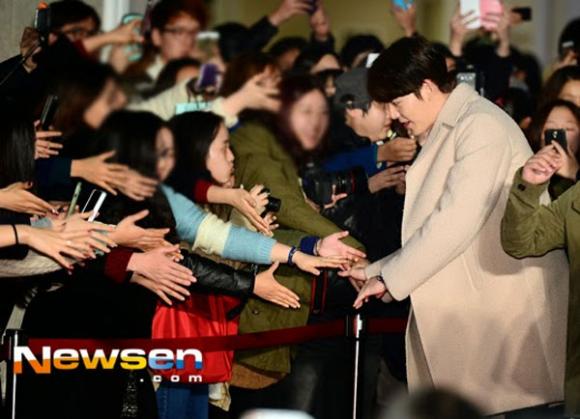 Kim Woo Bin đẹp trai tại sự kiện, Kim Woo Bin gây sốt với người hâm mộ, Kim Woo Bin trên tạp chí
