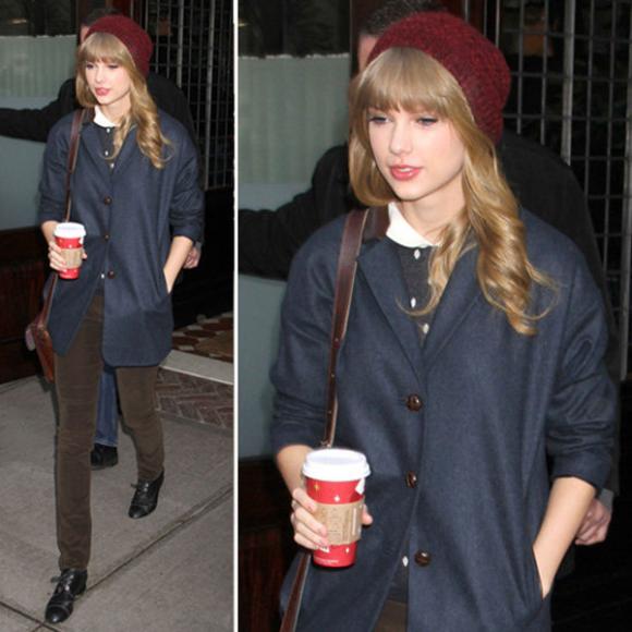 học Taylor Swift mix đồ đông, street style của Taylor Swift, công chúa nhạc đồng quê Taylor Swift mặc đẹp