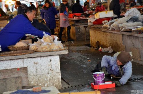 Người ăn mày,người tàn tật,người tàn tật đi lại như bay