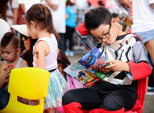 Comic Con Nhí, Tê Giác, Hoàng Bách