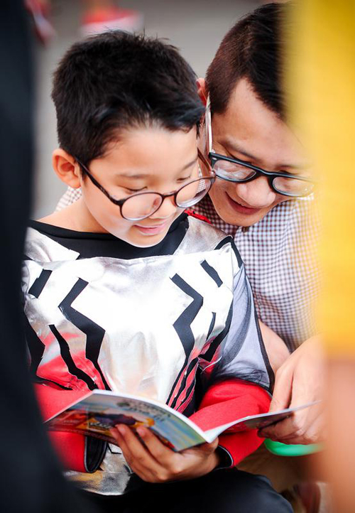 Comic Con Nhí, Tê Giác, Hoàng Bách