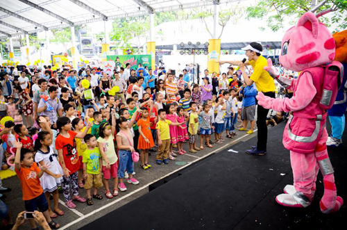 Comic Con Nhí, Tê Giác, Hoàng Bách