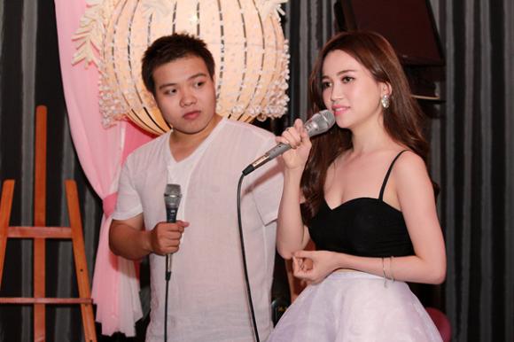 sao Việt, Sĩ Thanh, Sĩ Thanh bật khóc trong tiệc sinh nhật, Sĩ Thanh bị ném đá