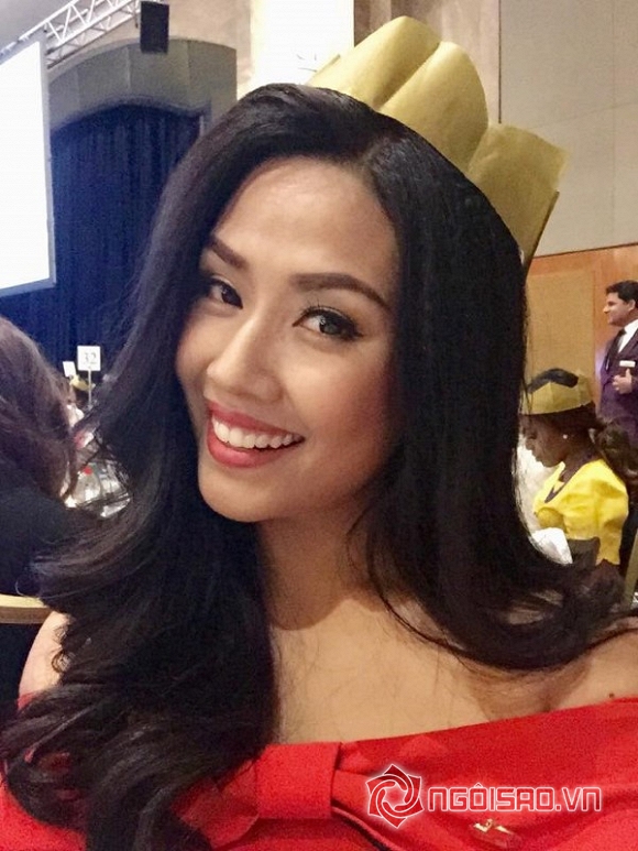 Nguyễn Thị Loan,Nguyễn Thị Loan diện áo dài,Nguyễn Thị Loan dự tiệc Giáng sinh,Miss World 2014