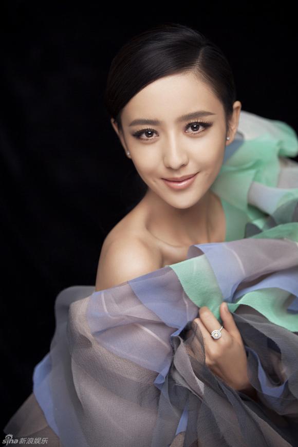 Đồng Lệ Á,Đồng Lệ Á đẹp,Đồng Lệ Á tóc xù,Đồng Lệ Á kết hôn,Đồng Lệ Á cá tính,Đồng Lệ Á bìa tạp chí,Đồng Lệ Á ảnh đẹp