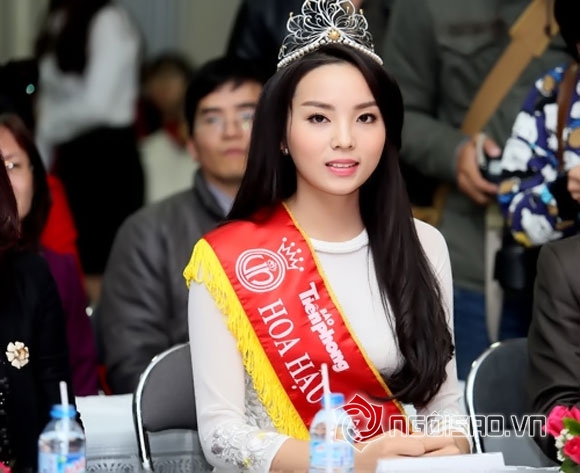 Nguyễn Cao Kỳ Duyên,Hoa hậu Việt Nam 2014,Kỳ Duyên được trao bằng khen,Kỳ Duyên học ĐH Ngoại Thương