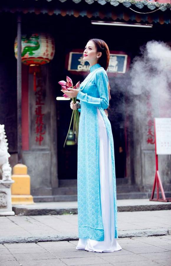 
người mẫu Như Vân, Như Vân duyên dáng với áo dài, Như Vân đóng phim 
