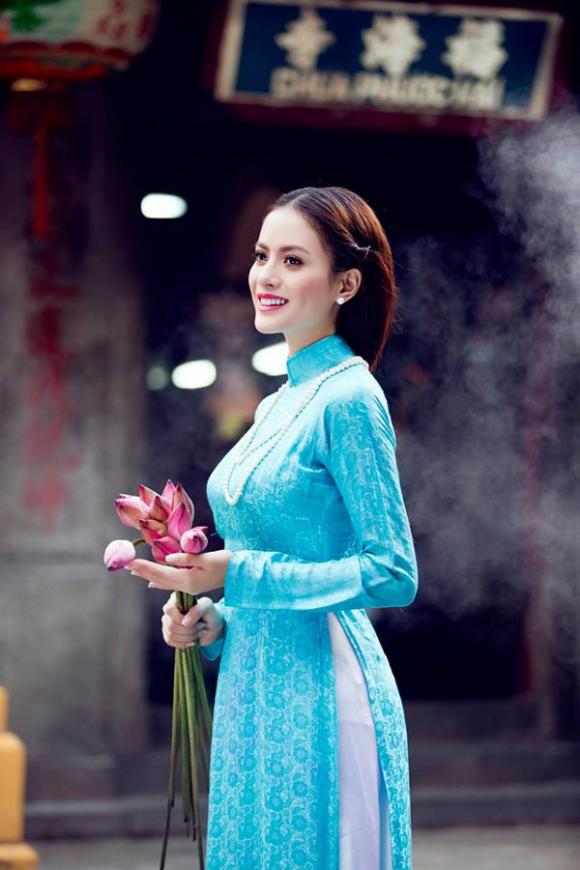 
người mẫu Như Vân, Như Vân duyên dáng với áo dài, Như Vân đóng phim 
