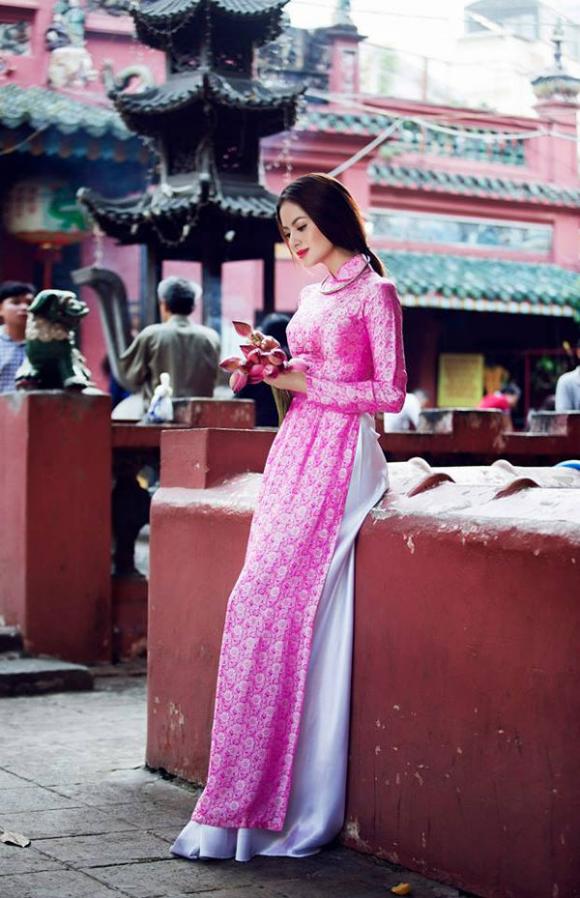 
người mẫu Như Vân, Như Vân duyên dáng với áo dài, Như Vân đóng phim 

