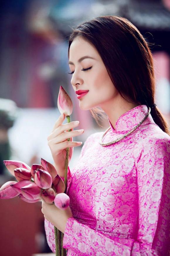 
người mẫu Như Vân, Như Vân duyên dáng với áo dài, Như Vân đóng phim 
