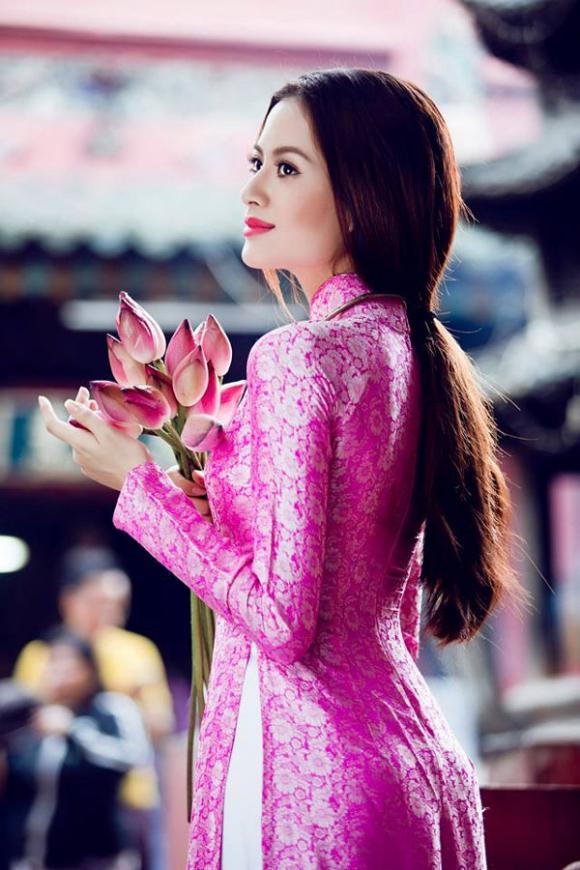 
người mẫu Như Vân, Như Vân duyên dáng với áo dài, Như Vân đóng phim 
