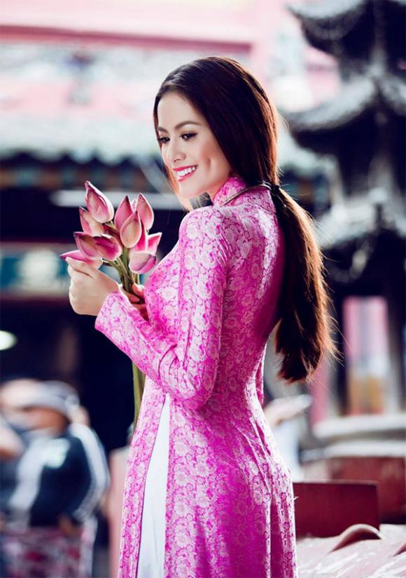 
người mẫu Như Vân, Như Vân duyên dáng với áo dài, Như Vân đóng phim 
