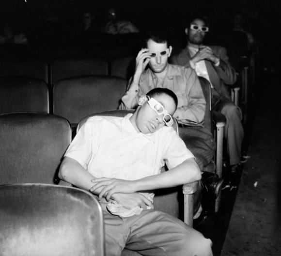 Khán giả,khán giả xem phim,phim năm 1940,khán giả làm gì
