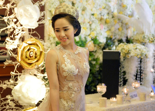 Váy cưới,váy cưới sao,váy cưới gợi cảm của mỹ nhân Việt