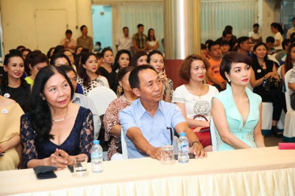 sao Việt, Mai Thu Huyền, Mai Thu Huyền diện váy xanh hở eo, Mai Thu Huyền làm giám khảo, Hoa khôi doanh nhân 2014