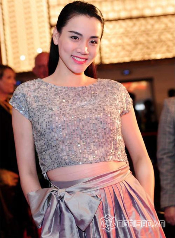 Trang Nhung,Trang Nhung diện cây đỏ,Trang Nhung khoe bụng bầu 5 tháng,nữ diễn viên Trang Nhung