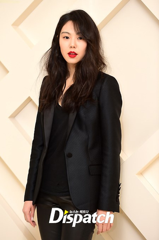 
Kim Min Hee bị soi đi giày rộng, Kim Min Hee trên tạp chí, vẻ đẹp của Kim Min Hee, sao Hàn