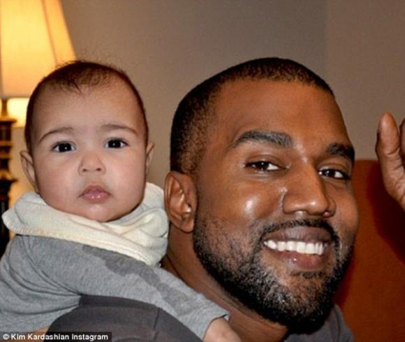 chồng siêu vòng ba kim mua quà cho con gái, Kanye West mua quà cho con gái, vợ chồng siêu vòng ba Kim Kardashian