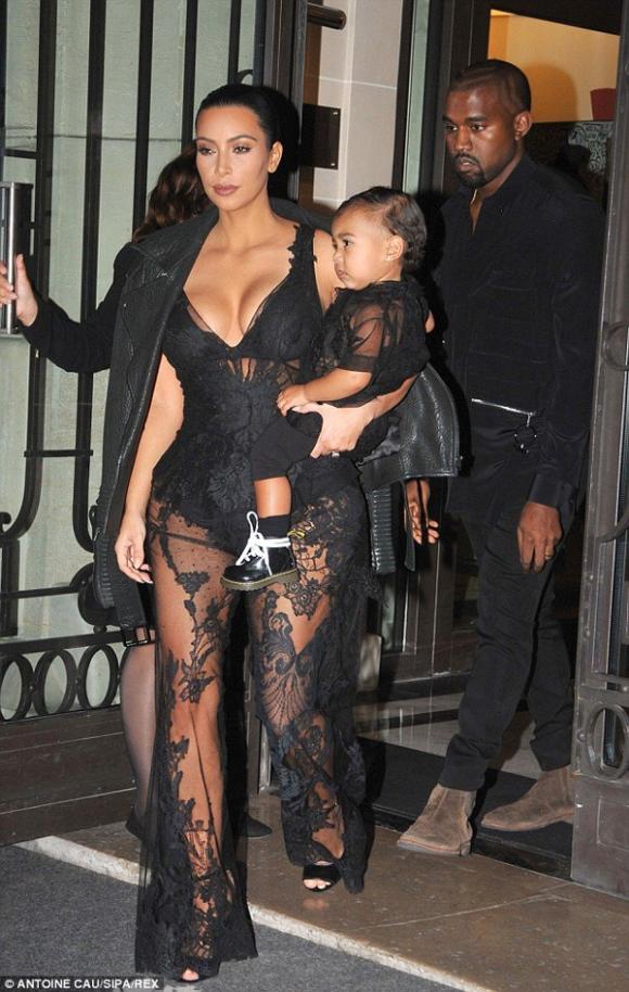 chồng siêu vòng ba kim mua quà cho con gái, Kanye West mua quà cho con gái, vợ chồng siêu vòng ba Kim Kardashian