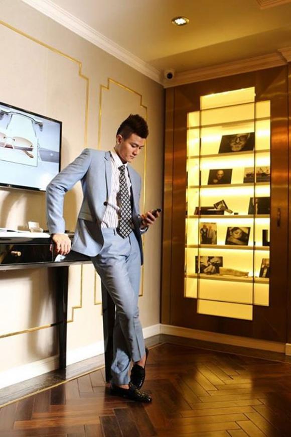 Vĩnh Thụy diện vest, Vĩnh Thụy đẹp trai lịch lãm, siêu mẫu Vĩnh Thụy
