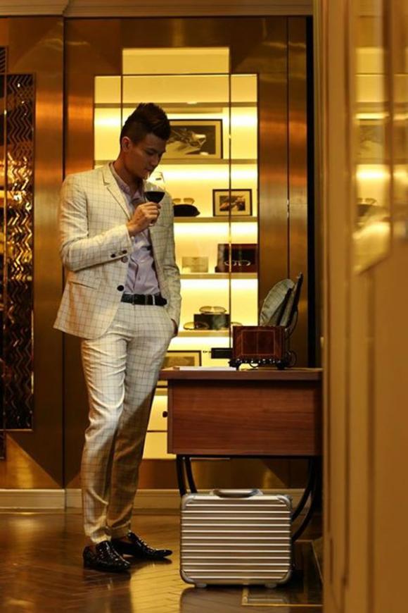Vĩnh Thụy diện vest, Vĩnh Thụy đẹp trai lịch lãm, siêu mẫu Vĩnh Thụy
