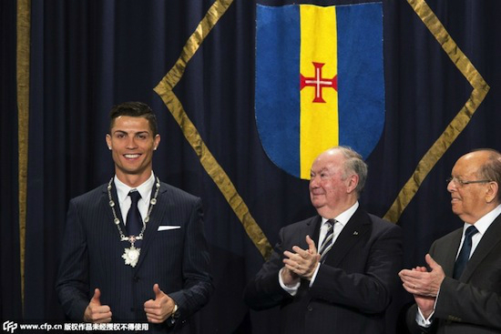 Cristiano Ronaldo, Ronaldo được dựng tượng, tượng Ronaldo ở quê nhà