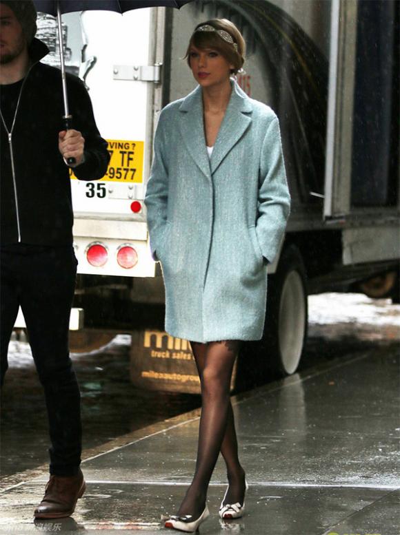 
Taylor Swift xinh như công chúa ra phố, thời trang của Taylor Swift, phong cách đường phố của Taylor Swift 
