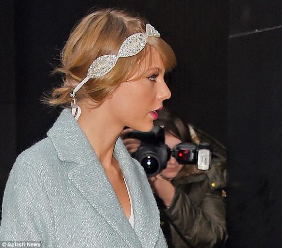 
Taylor Swift xinh như công chúa ra phố, thời trang của Taylor Swift, phong cách đường phố của Taylor Swift 