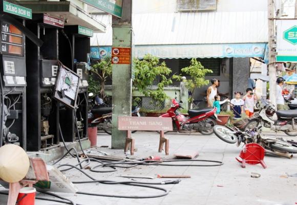 Cây xăng,nổ cây xăng,nổ tung 4 trụ xăng ở miền Tây