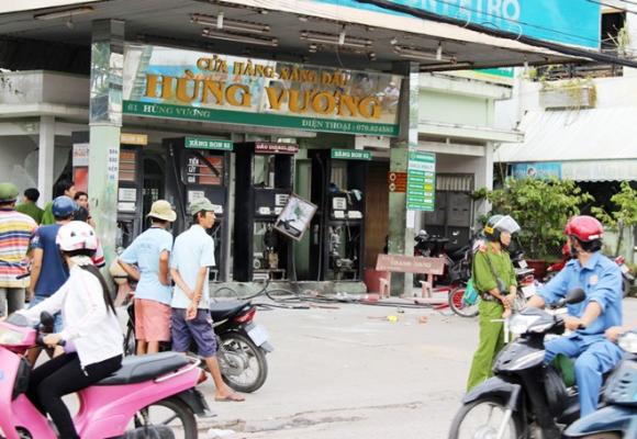 Cây xăng,nổ cây xăng,nổ tung 4 trụ xăng ở miền Tây