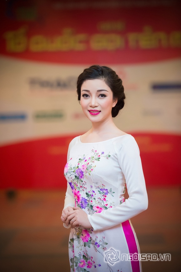 Sao việt,sao viet,ca sĩ phạm thu hà,giọng ca bán cổ điển,phạm thu hà diện áo dài