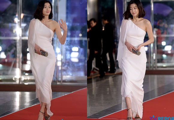 Jun Ji Hyun,SBS Drama Awards 2014,Jun Ji Hyun khoe dáng ngọc,Jun Ji Hyun mặc váy trắng,Jun Ji Hyun trên thảm đỏ