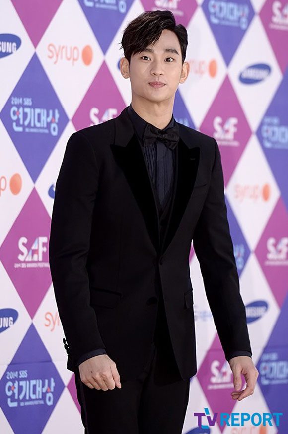 Jun Ji Hyun,SBS Drama Awards 2014,Jun Ji Hyun khoe dáng ngọc,Jun Ji Hyun mặc váy trắng,Jun Ji Hyun trên thảm đỏ