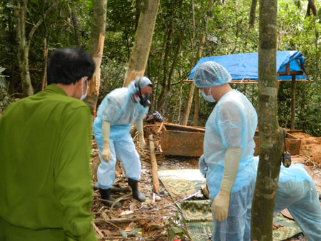 Vụ án giết người,Giết người man rợ,Thầy bói,Tin thầy bói giết người