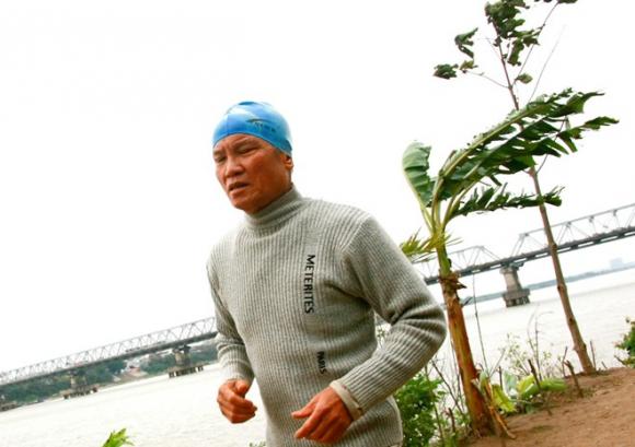 Bãi sông Hồng,Tắm tiên trong giá rét,Tắm giữa bãi sông hồng