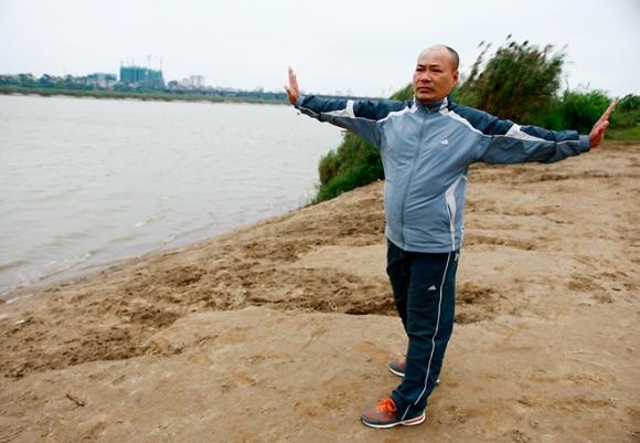 Bãi sông Hồng,Tắm tiên trong giá rét,Tắm giữa bãi sông hồng
