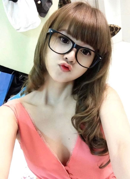 Macy Pine,Hot girl việt,Búp bê Barbie Việt